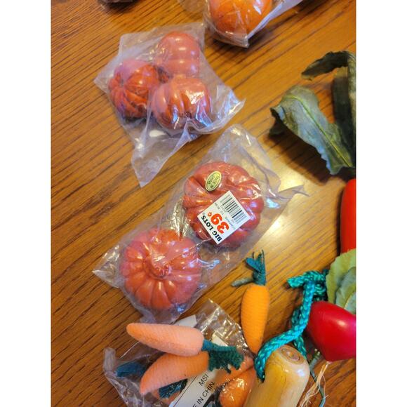 Lot of Assorted Vegetables Root Crops Floral decor Arts & Craft Pieces - Picture 10 of 11